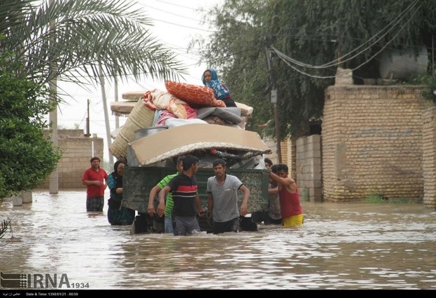 شهروندان شیرازی از پویش کمک رسانی به خوزستان استقبال کردند