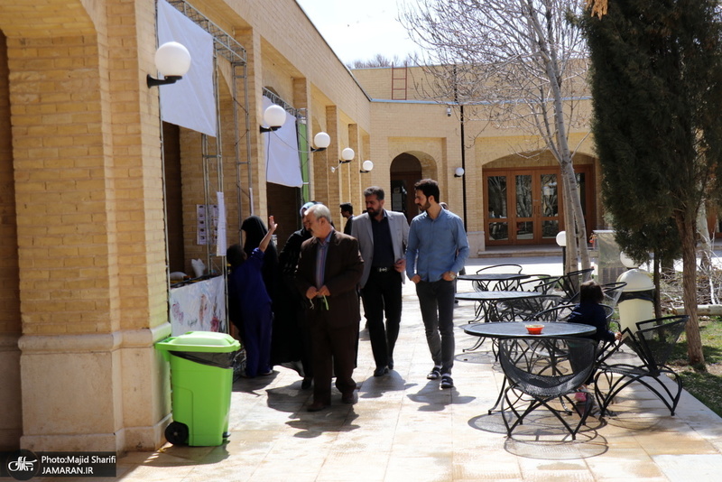 بازدید مسافران نوروزی از بیت تاریخی حضرت امام خمینی (س) در خمین