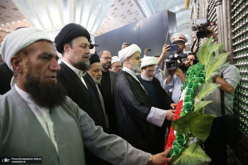 ادای احترام مهمانان خارجی کنفرانس وحدت اسلامی به مقام شامخ حضرت امام خمینی (س)