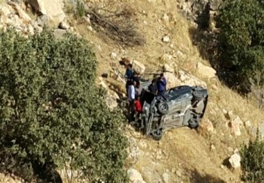 مرگ ۲ جنگلبان گیلانی بر اثر سقوط خودرو به دره در آستارا