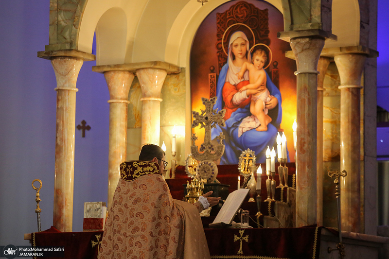 مراسم بزرگداشت امام خمینی (س) در کلیسای «سرکیس مقدس»