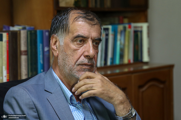 باهنر: خانم چادری در تلویزیون گفت مملکت مال حزب‌اللهی‌ها ست، هر کس حزب‌اللهی‌ها را قبول ندارد برود؛ اصلا تو چه کاره‌ی مملکتی که این حرف‌ها را میزنی؟! ۱۰ درصد جمعیت در ایران، حزب‌اللهی است اما ۹۰ درصد مردم می‌خواهند زندگی کنند و آینده داشته باشند