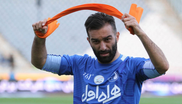 مدافع سابق استقلال با مشکی پوشان قرارداد بست