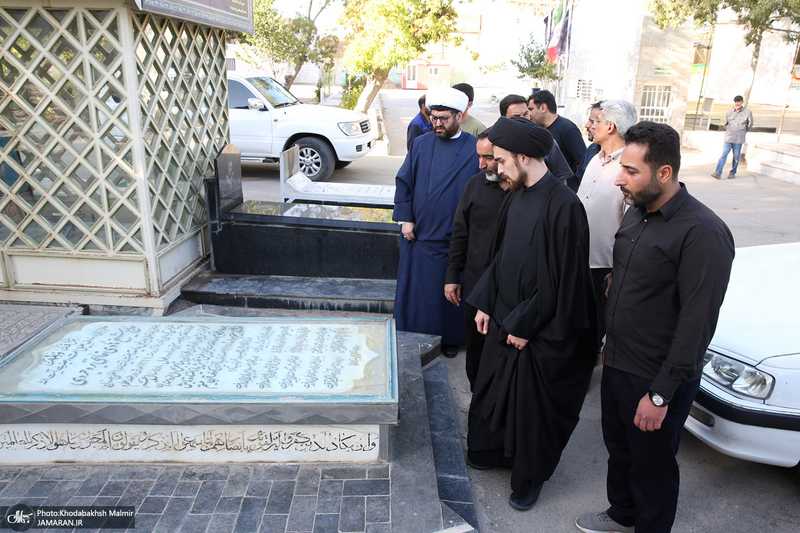حضور سید احمد خمینی در منزل شهید مصطفی عزیزی در شهر بروجرد