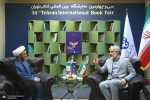 بازدید سرپرست موسسه تنظیم و نشر آثار حضرت امام خمینی(ره) از نمایشگاه کتاب