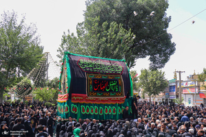 مراسم عزاداری و نخل گردانی روز عاشورا در خمین