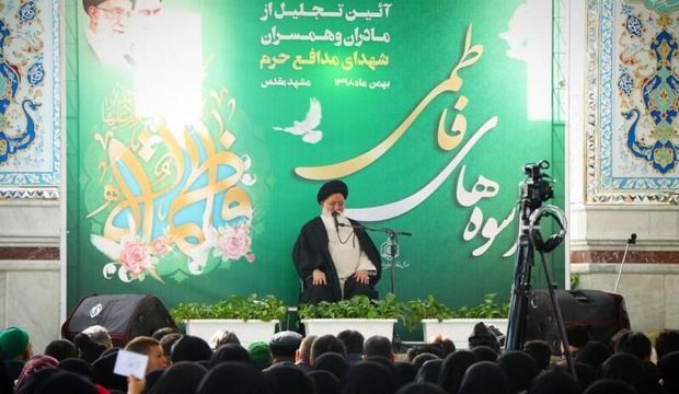 آیت‌الله علم‌الهدی: مادران شهدا مادران نمونه جامعه هستند