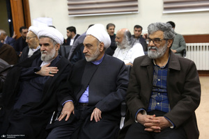 دیدار مهدی کروبی با سید حسن خمینی و جمعی از فعالان سیاسی