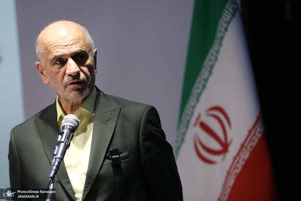 فرشاد مومنی:برخی با وارونه نشان‌دادن واقعیت بحران اقتصادی آرژانتین، تجربه «خاویر میلی» را تحسین می‌کنند/ در آرژانتین بهای بازی آمریکا و چین را مردم می‌پردازند/ همین نسخه را برای ایران هم می‌خواهند/ درکشوری با کمبود منابع ارزی تک‌نرخی شدن ارز توهمی پوچ است