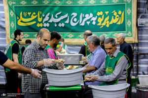 تجمع شبانه میدان انقلاب