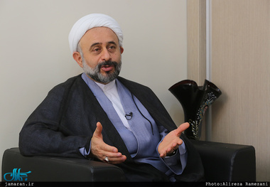 روایت حجت الاسلام والمسلمین نقویان از واکنش امام خمینی(س) به استفاده از القاب حوزوی بر روی رساله شان
