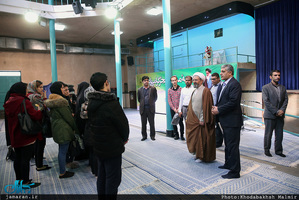 بازدید جمعی از دانشجویان زبان فارسی کشورهای خارجی از بیت امام در جماران 