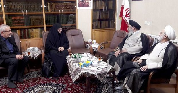 امام جمعه اصفهان: حضور زنان در رشته‌ های پزشکی، واجب کفایی است