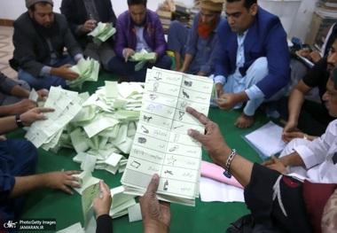 غول جادو عمران خان در پاکستان به شیشه باز نمی گردد 