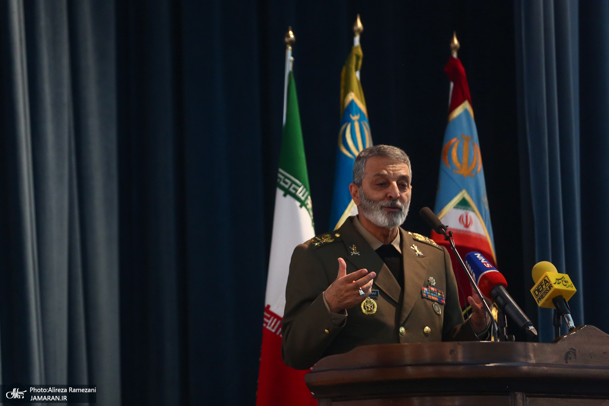 فرمانده کل ارتش: هیچ دستاورد و عایدی نظامی نصیب رژیم صهیونیستی نشد/ آن‌ها در مقابل شروط حماس به زانو افتادند 