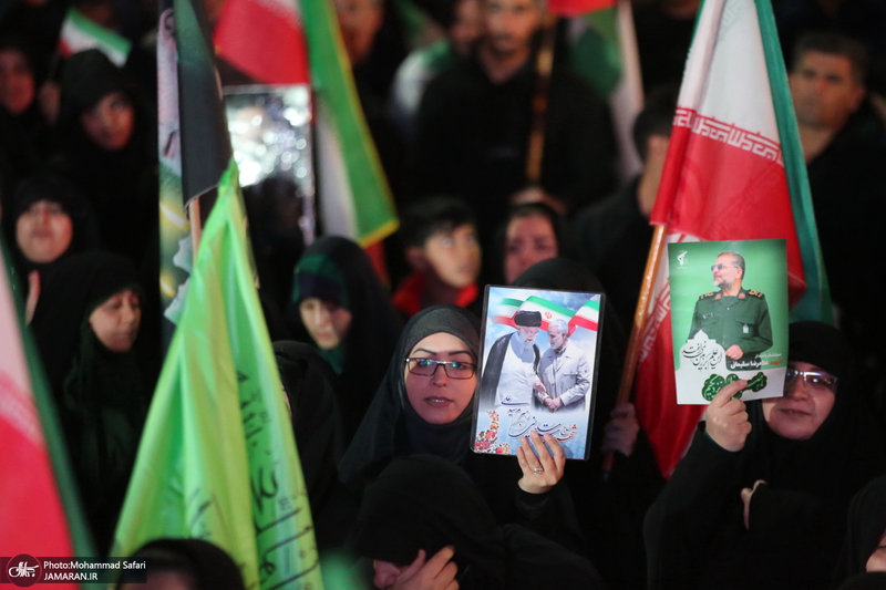 حرکت دسته مردمى پرچمداران ایران به مناسبت روز جمهوری اسلامی ایران-۲