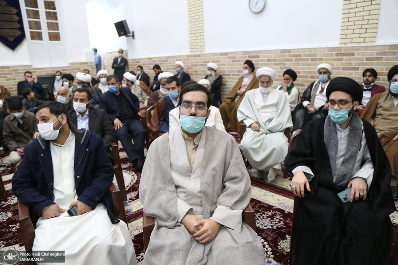 مراسم عمامه گذاری طلاب توسط آیت الله شبیری زنجانی در شب ولادت حضرت زهرا(س)