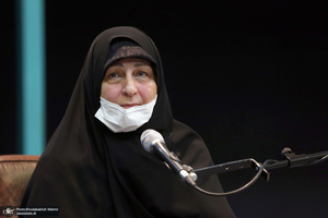 نشست صمیمانه دست اندر کاران و عوامل فیلم مستند «احمد» با سید حسن خمینی