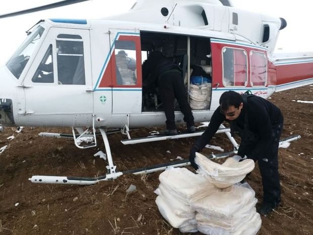 امدادرسانی به مردم روستاهای برفگیر میانه توسط بالگرد