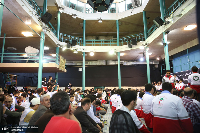 تجدید میثاق جمعی از جوانان هلال احمر با آرمان های حضرت امام خمینی (س)