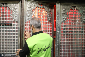 غباروبی ضریح مطهر حضرت عبدالعظیم حسنی (ع) و امام زاده حمزه (ع)