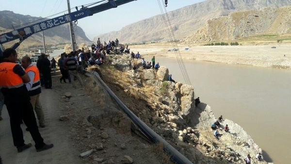 3 کشته و مجروح بر اثر سقوط پراید به رودخانه &quot;کشکان&quot;