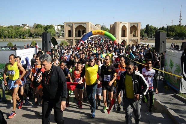 فارس قهرمان دو استقامت جاده ای'جام زنده رود' شد