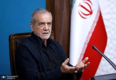 پزشکیان: ما خودمان، خودمان را تحریم کرده‌ایم/ آنهایی که نفت و گاز و سوخت ندارند و این منابع را می‌خرند چگونه زندگی می‌کنند؟ ما اینها را داریم و گرسنه هستیم! اگر به حساب دولت و مجلس باشیم بسیاری از کارها انجام نمی‌شود