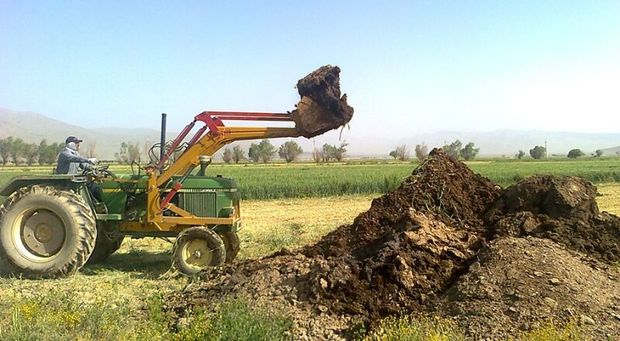 ضرورت استفاده کشاورزان خراسان شمالی از دستکش به هنگام کوددهی