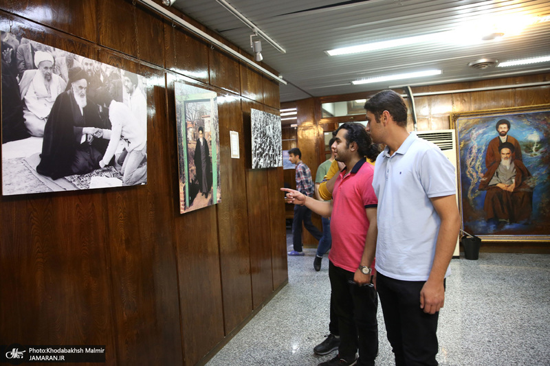 بازدید جمعی از دانشجویان دانشگاه سهند تبریز و دانشگاه شهید عباسپور تهران از بیت امام خمینی (س)