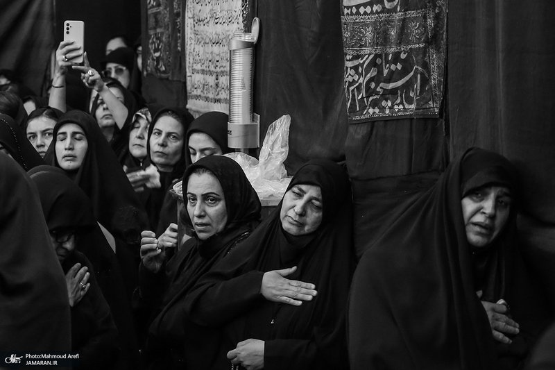 عزاداری ظهر عاشورا در حسینیه 200 ساله سادات اخوی