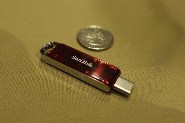 عرضه کوچک ترین حافظه یک ترابایتی دنیا 
