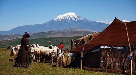 فعالیت جامعه عشایر در راستای تحقق سیاست های اقتصاد مقاومتی است