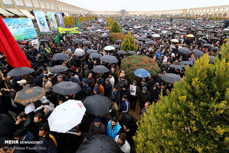 تجمع بزرگداشت شهید حاج قاسم سلیمانی در میدان امام خمینی(س) اصفهان + تصاویر
