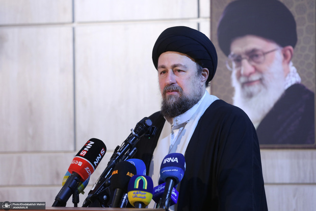 سید حسن خمینی: آنچه نزاع درست می‌کند، دین‌داری نیست، بلکه دین‌پرستی است/ دین‌ها پرستیدنی نیستند، بلکه خدا پرستیدنی است