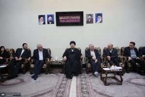 دیدار وزیر اقتصاد  جمعی از مدیران بانک ها با سید حسن خمینی