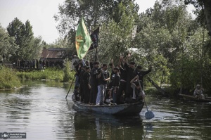 عزاداری سنتی کشمیری‌ها روی قایق