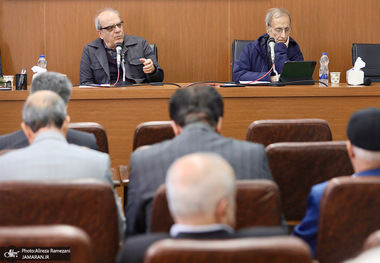 عباس عبدی:  اگر سیستم سیاسی تغییرات را بپذیرد، همه ما باید به آن کمک کنیم/ هادی خانیکی: طبقه متوسط ایران، آینده را مبهم و سیاست را کم‌اثر می‌داند
