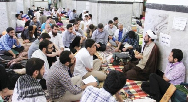 آئین معنوی اعتکاف در 100 مسجد لرستان برگزار می شود