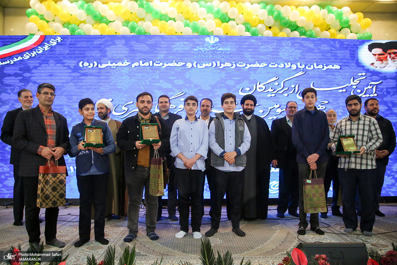 مراسم تجلیل از دانش آموزان برگزیده فرهنگی، هنری و قرآن، عترت و نماز منطقه 19