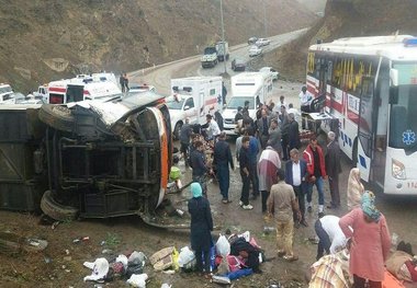  واژگونی اتوبوس بنز در گرمسار ۳ کشته و25 مجروح بر جای گذاشت