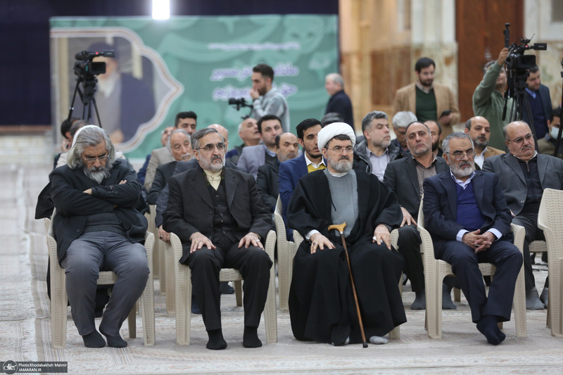 تجدید میثاق رئیس و جمعی از مدیران سازمان صداوسیما با آرمان‌های امام خمینی(س)-2