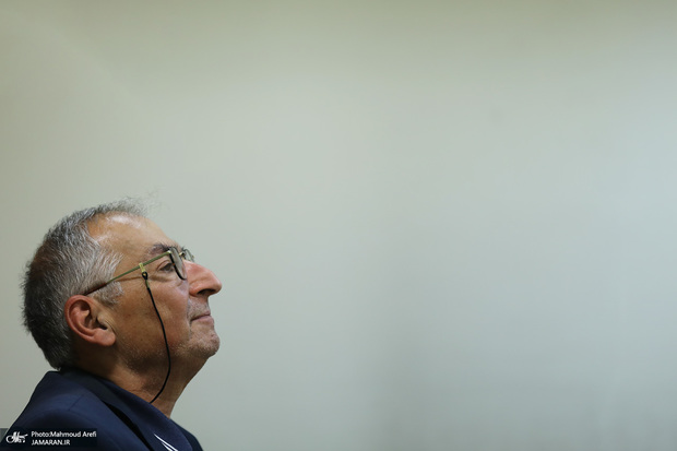 زیباکلام: وضعیت اصلاح‌طلبان در انتخابات شبیه وضعیت مداحان در مراسم خاکسپاری اموات است!