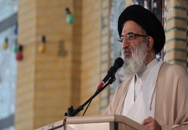 امام جمعه کرج: دشمنان کیان خانواده را نشانه رفته اند/ آیا افول آمریکا غیر از این است که در بسیاری از مبادلات جهانی از دلار استفاده نمی شود