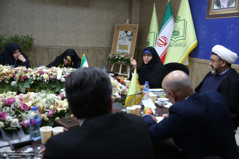 اولین نشست : زن در اندیشه دینی فلسفی امام خمینی (س)