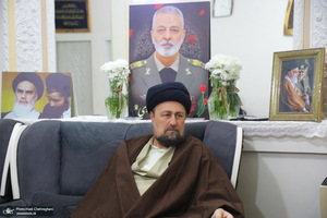 حضور آیت الله سید حسن خمینی در منزل پدر شهید موسوی