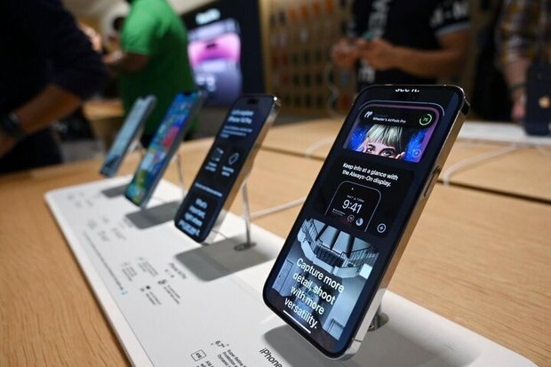 اپل برای فرار از تعرفه‌های ترامپ ۶۰۰ تن آیفون را از هند جابه‌جا کرد
