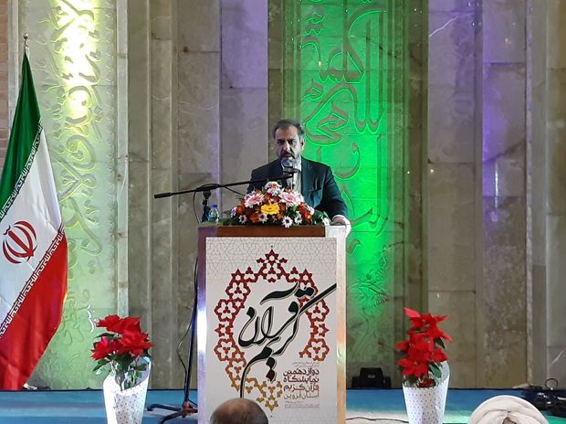 استاندار قزوین: همه باید برای قرآنی شدن جامعه تلاش کنند