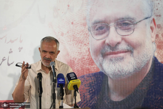 روایت مسجدجامعی از هوشنگ ابتهاج: می‌خواهم برای بازجوی شهیدم گل ببرم