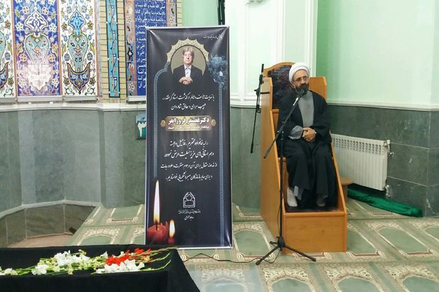 وجود انسان عالم و فرهیخته مهمترین نیاز جامعه است